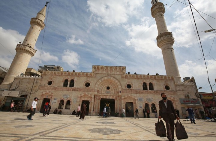 دعوة من نقيب الأطباء الأسبق لإعادة فتح المساجد