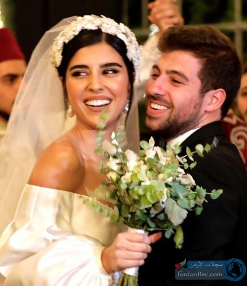 بالصور ظهور اول لزينة مكي في حفل زفافها  