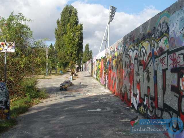 تعرف على جدار برلين