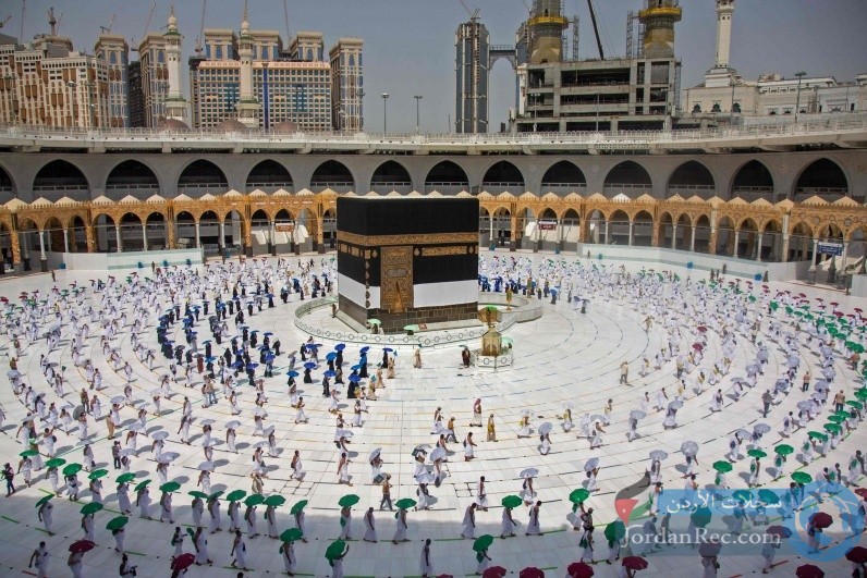 السعودية تحدد موعد استئناف رحلات العمرة 