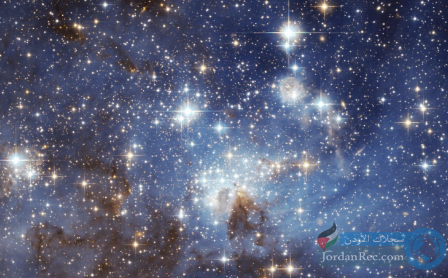 لماذا لا نرى نجوماً ملونة في السماء؟
