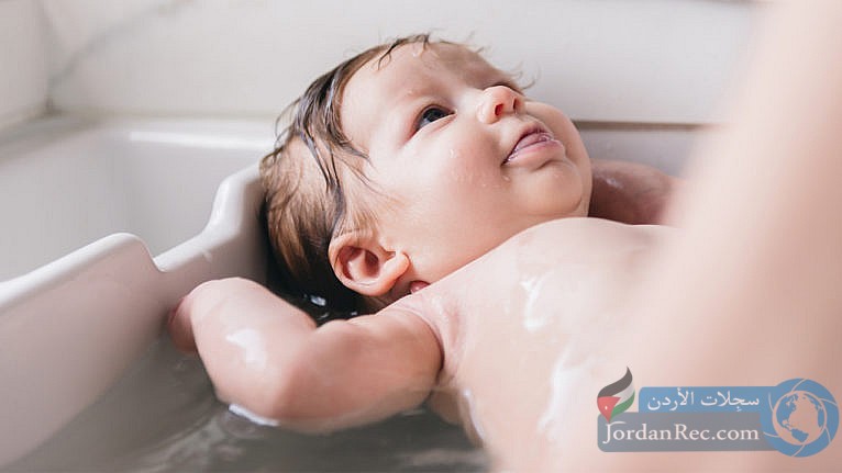 نصائح وقت الاستحمام لحماية بشرة الطفل هذا الشتاء