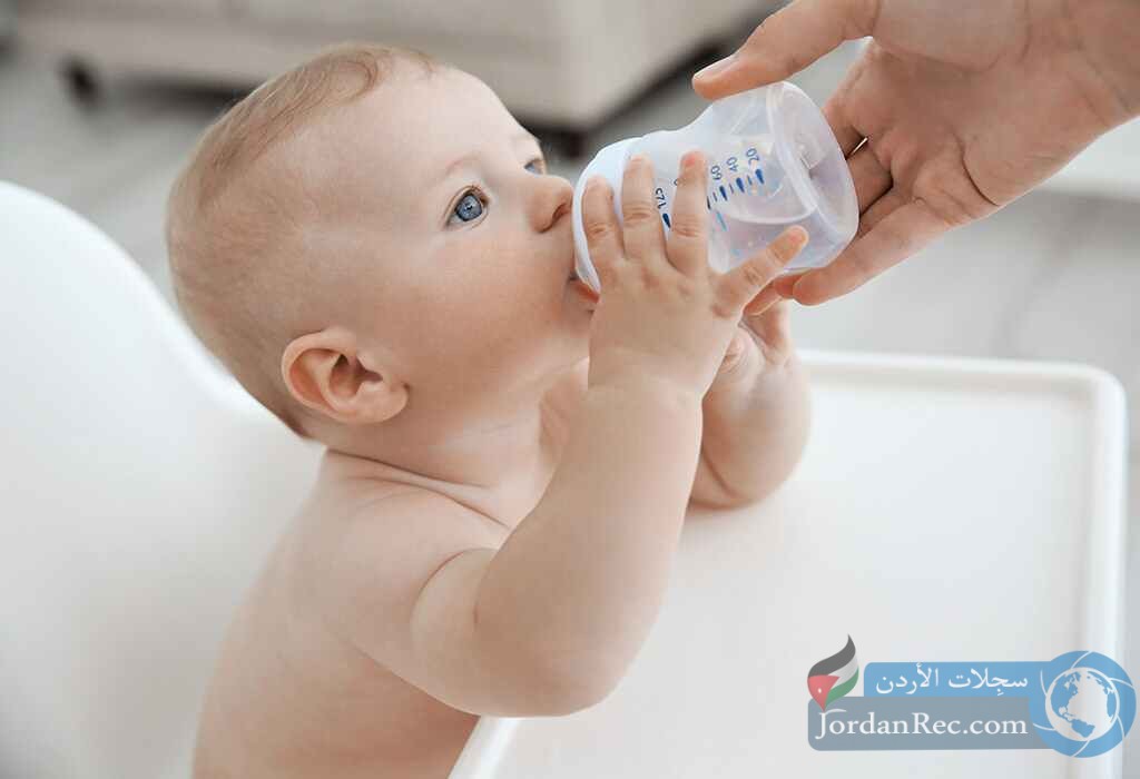 أعراض وأسباب الجفاف عند الرضع